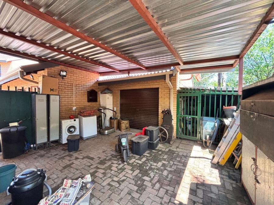 3 Bedroom Property for Sale in Mooivallei Park North West
